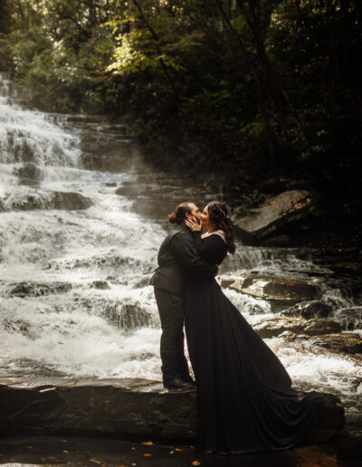 Minnehaha Falls couple